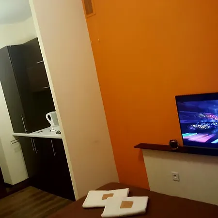 Orange Apartment *