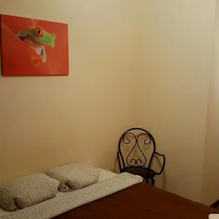 Orange Apartment *